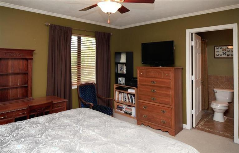 1576 Springfield Drive Lexington, KY 40515 - Photo 10 of 19 Notice the bath open up to the Master Be