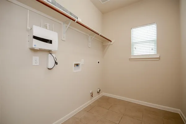 $2,000 | 2239 Brown Oak Drive, Conroe, TX 77304