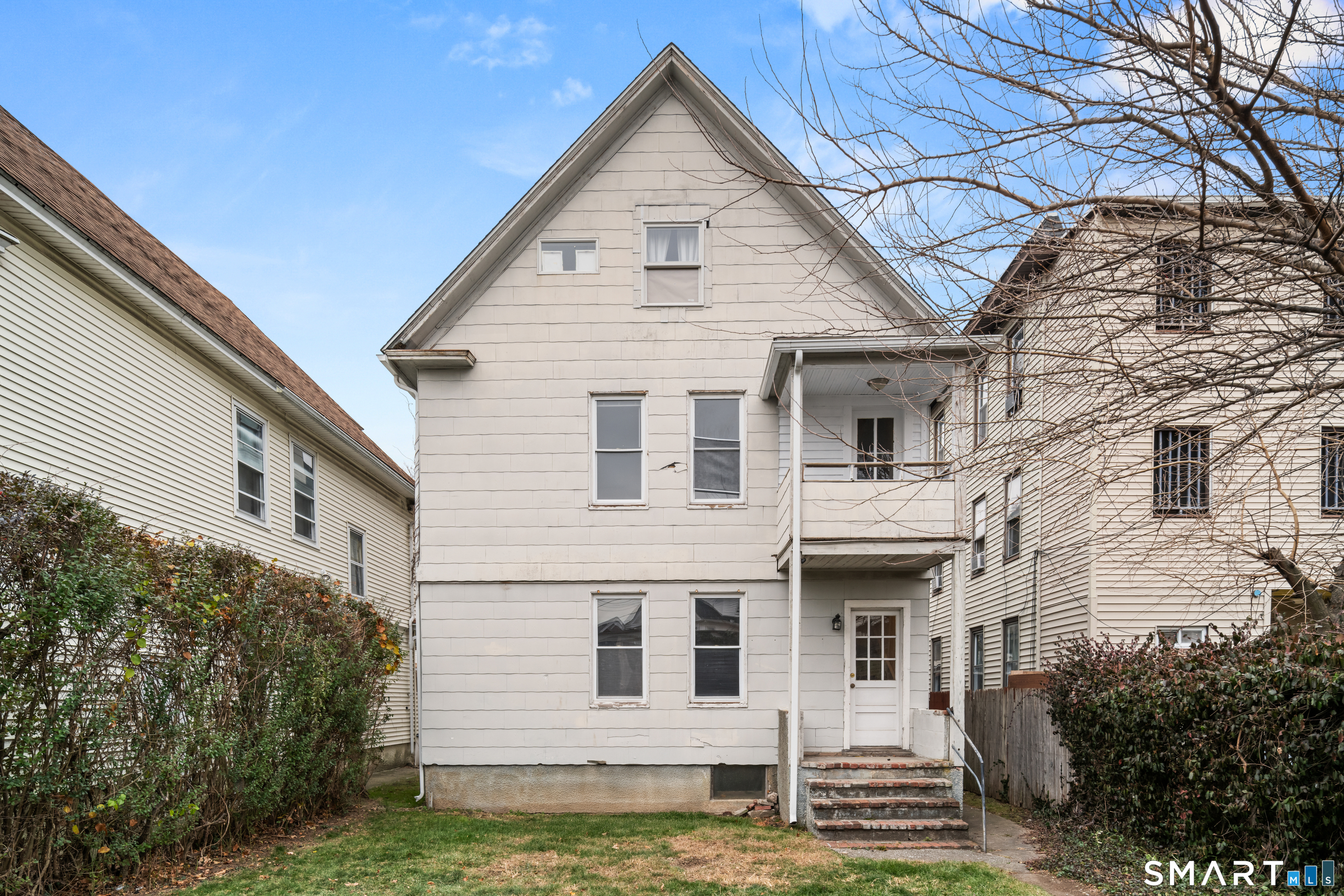 386 Huntington Road Bridgeport, CT 06608 - Photo 2 of 33 a front view of a house with a yard