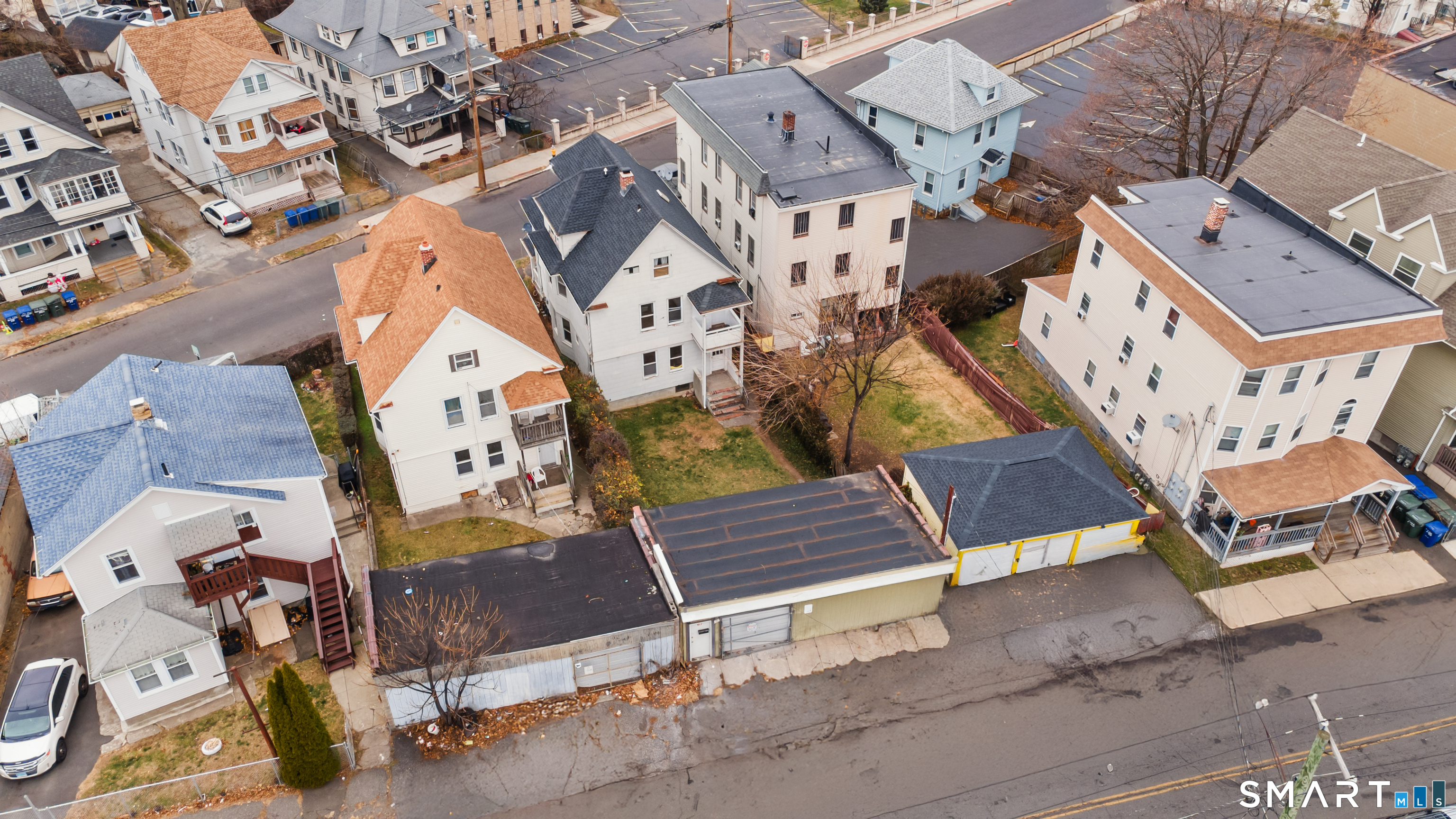 386 Huntington Road Bridgeport, CT 06608 - Photo 6 of 33 an aerial view of a house with garden
