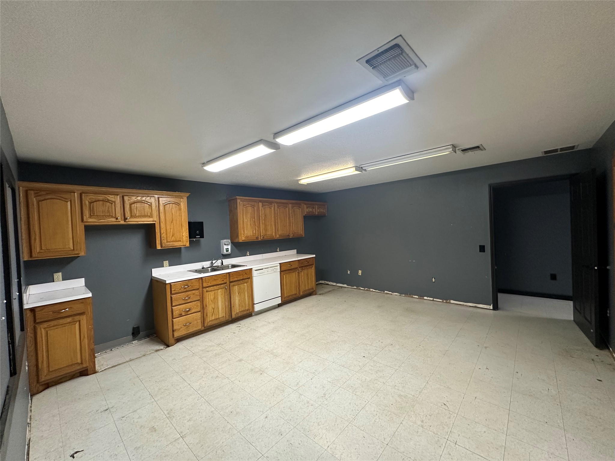 2013 Highway 79 Buffalo, TX 75831 - Photo 19 of 24 a kitchen with stainless steel appliances granite countertop a stove a sink and a refrigerator