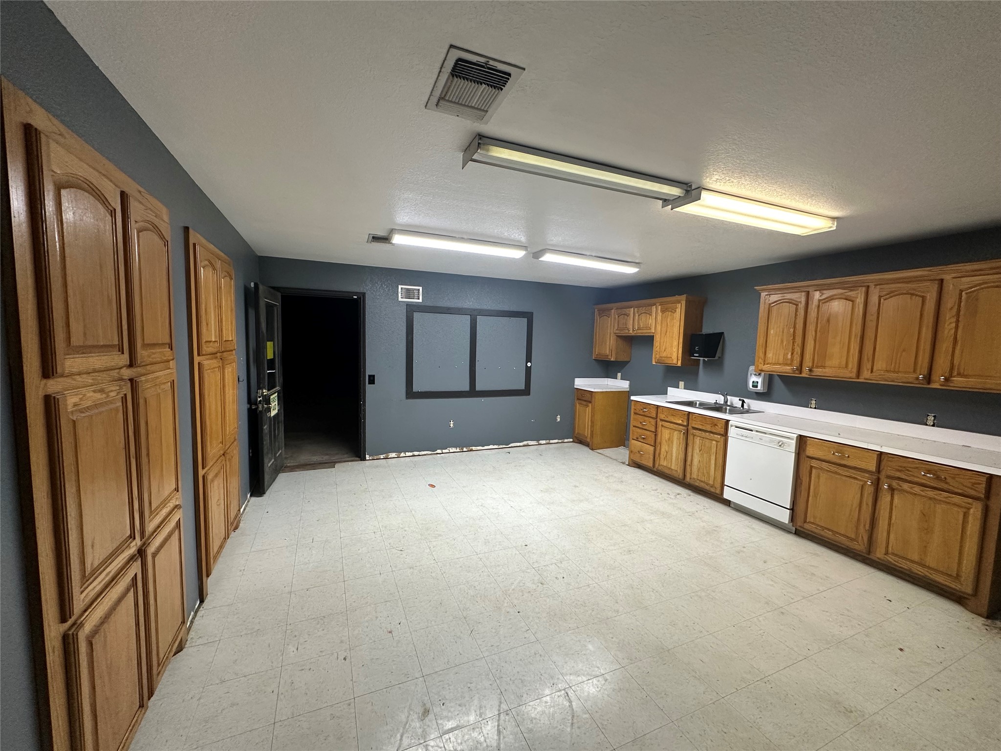2013 Highway 79 Buffalo, TX 75831 - Photo 20 of 24 a large kitchen with cabinets and stainless steel appliances
