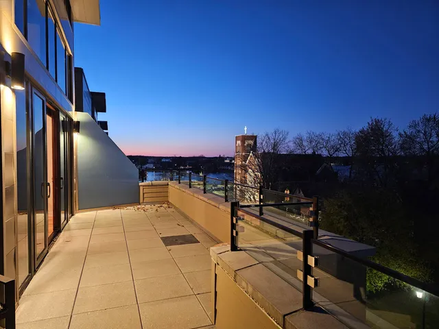 $4,250 | 215 East Pleasant Street, Unit 507, Oconomowoc, WI 53066