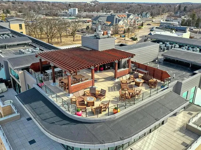 $4,250 | 215 East Pleasant Street, Unit 507, Oconomowoc, WI 53066