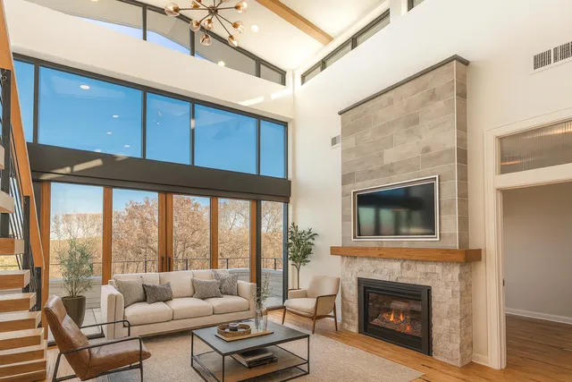 $4,250 | 215 East Pleasant Street, Unit 507, Oconomowoc, WI 53066