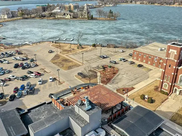 $4,250 | 215 East Pleasant Street, Unit 507, Oconomowoc, WI 53066