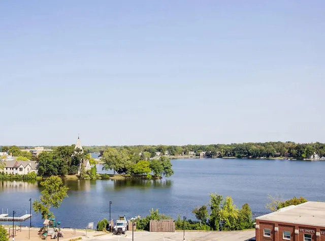 $4,250 | 215 East Pleasant Street, Unit 507, Oconomowoc, WI 53066