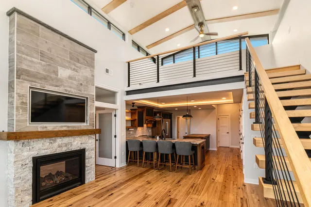 $4,250 | 215 East Pleasant Street, Unit 507, Oconomowoc, WI 53066