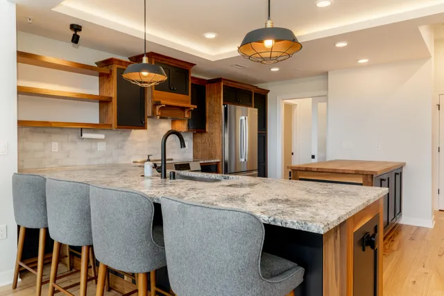 $4,250 | 215 East Pleasant Street, Unit 507, Oconomowoc, WI 53066