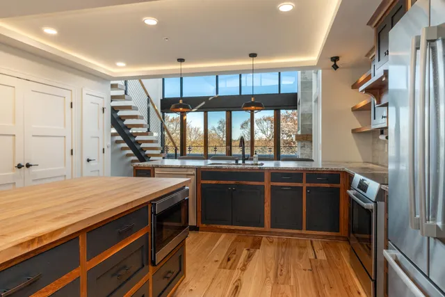 $4,250 | 215 East Pleasant Street, Unit 507, Oconomowoc, WI 53066