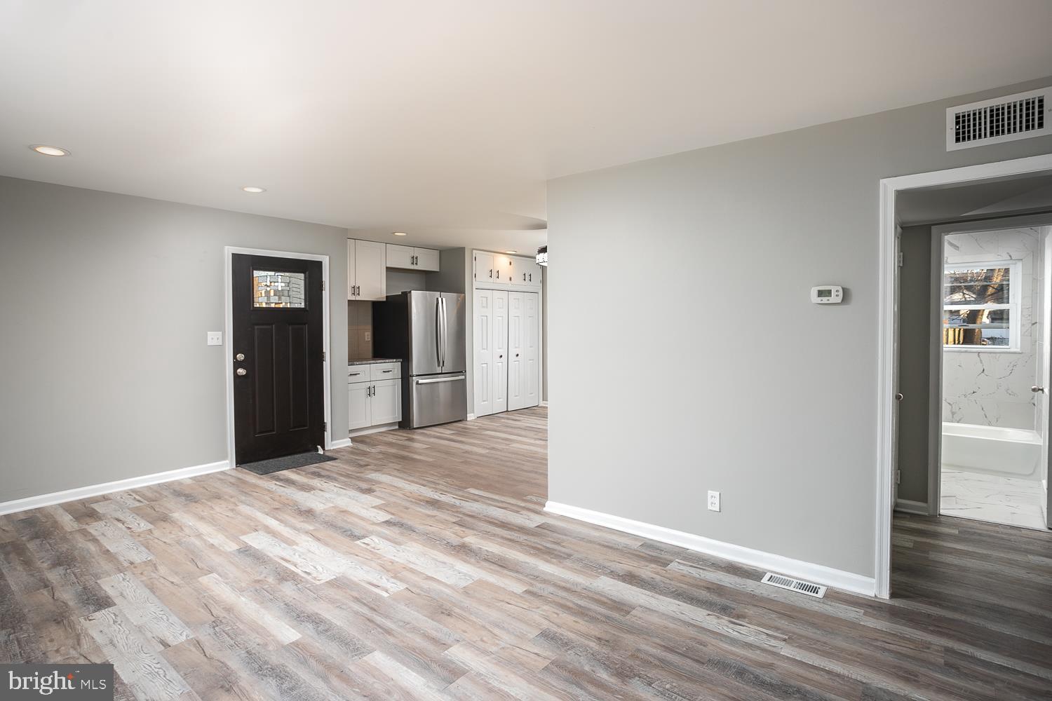 6 Gilmore Road Trenton, NJ 08628 - Photo 4 of 24