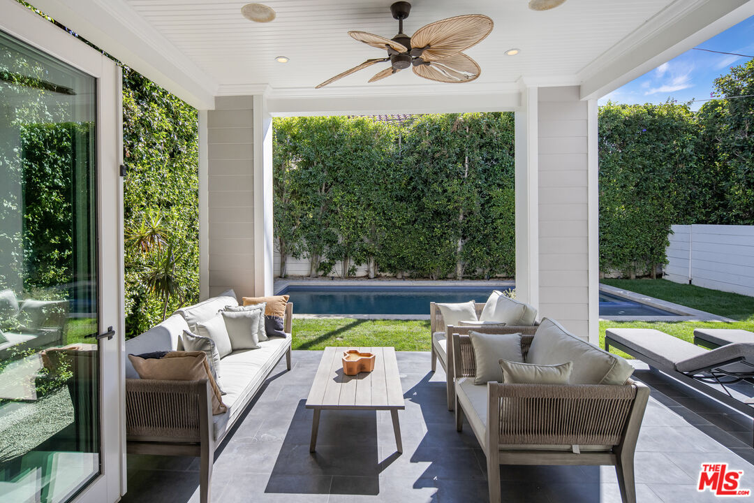 6336 Lindenhurst Avenue Los Angeles, CA 90048 - Photo 16 of 26 a balcony with furniture and a potted plant