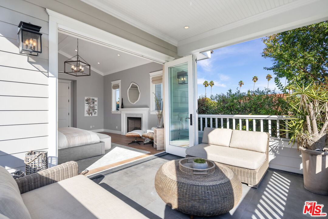 6336 Lindenhurst Avenue Los Angeles, CA 90048 - Photo 20 of 26 a living room with furniture and a fireplace