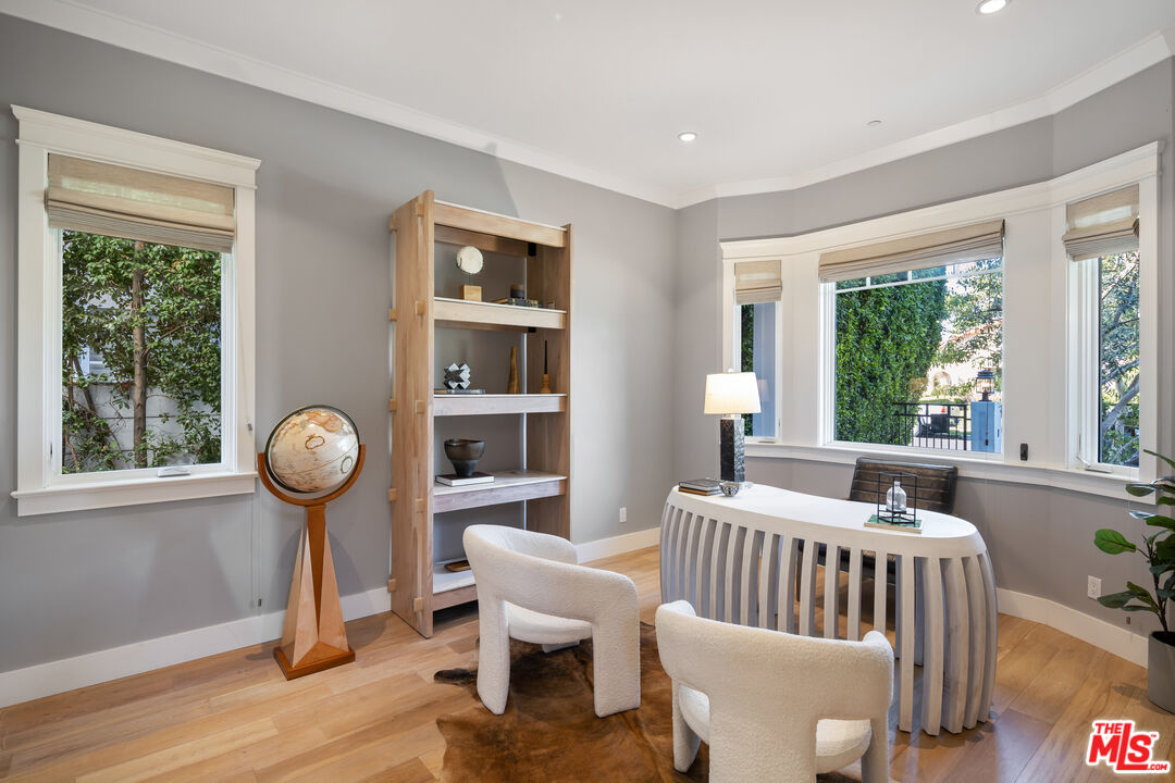 6336 Lindenhurst Avenue Los Angeles, CA 90048 - Photo 5 of 26 a living room with furniture and a large window