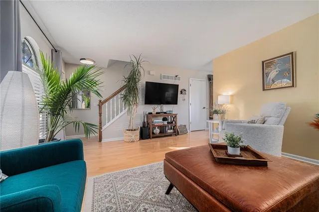 $199,900 | 233 Stonebridge Lane, Smithville, MO 64089