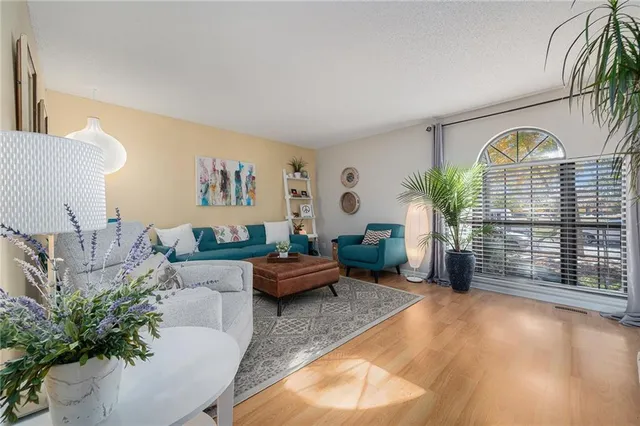 $199,900 | 233 Stonebridge Lane, Smithville, MO 64089