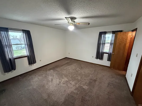 $282,500 | 1504 East National Highway, Washington, IN 47501