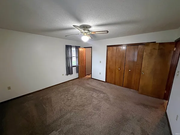 $282,500 | 1504 East National Highway, Washington, IN 47501