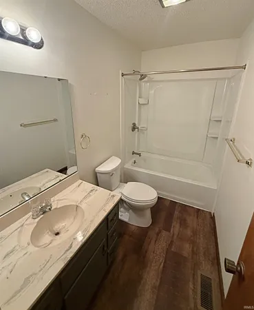 $282,500 | 1504 East National Highway, Washington, IN 47501