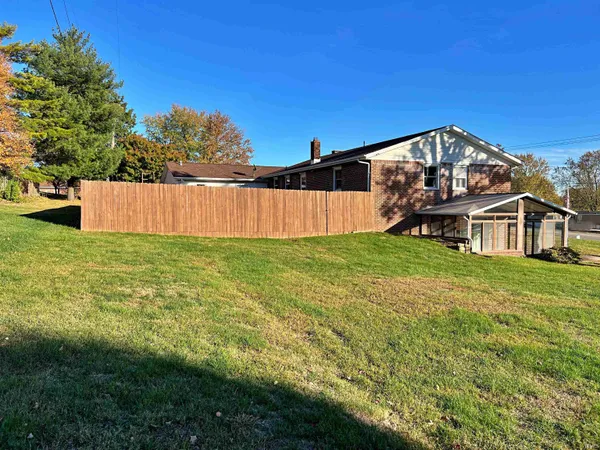 $282,500 | 1504 East National Highway, Washington, IN 47501