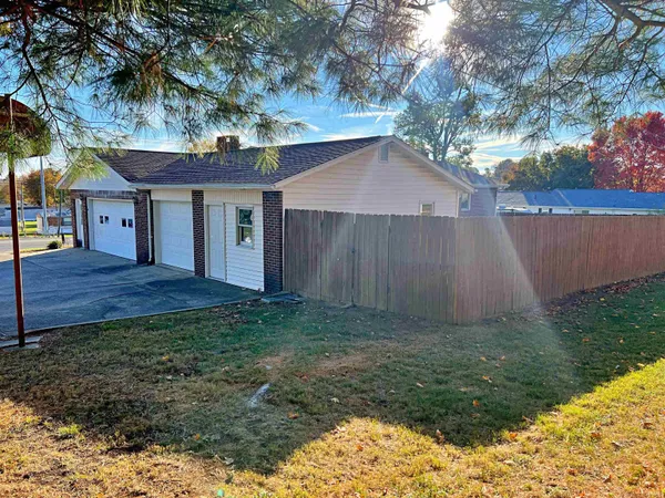 $282,500 | 1504 East National Highway, Washington, IN 47501