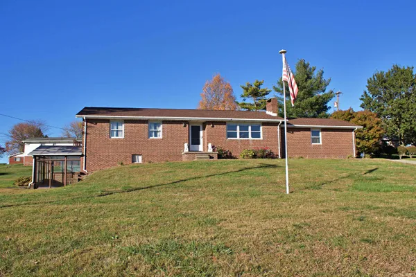 $282,500 | 1504 East National Highway, Washington, IN 47501