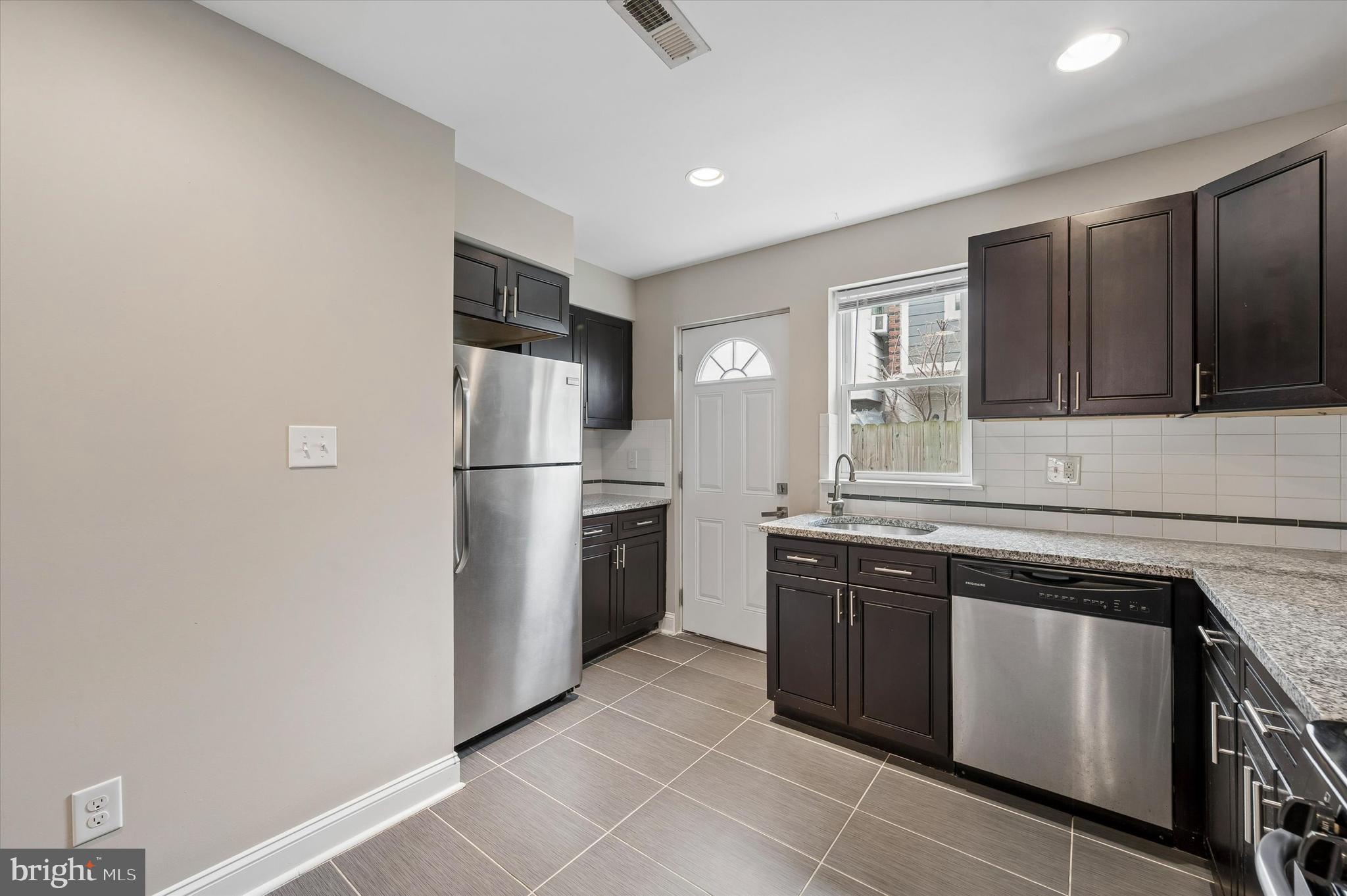 1748 South Mole Street Philadelphia, PA 19145 - Photo 13 of 27