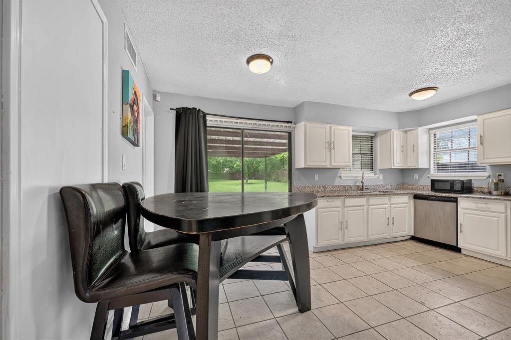1626 Lyon Street Lancaster, TX 75134 - Photo 4 of 16