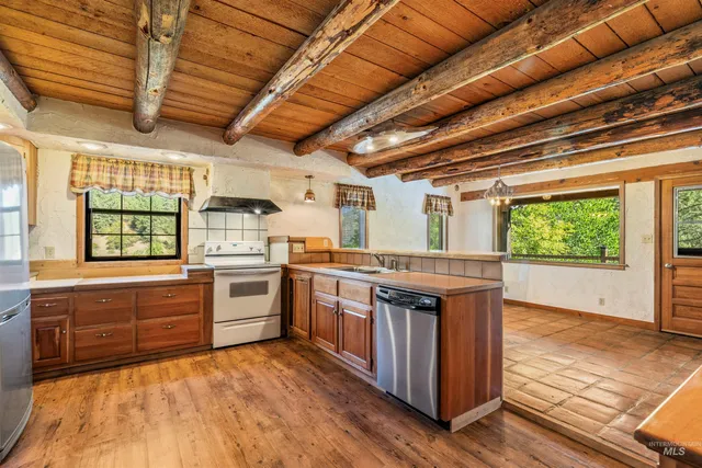 $1,490,000 | 134 Bear Paw Lane, Lenore, ID 83541