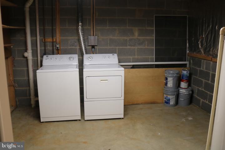 7313 Stream Way Springfield, VA 22152 - Photo 11 of 28 a utility room with dryer and washer