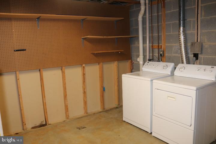 7313 Stream Way Springfield, VA 22152 - Photo 12 of 28 a utility room with dryer and washer