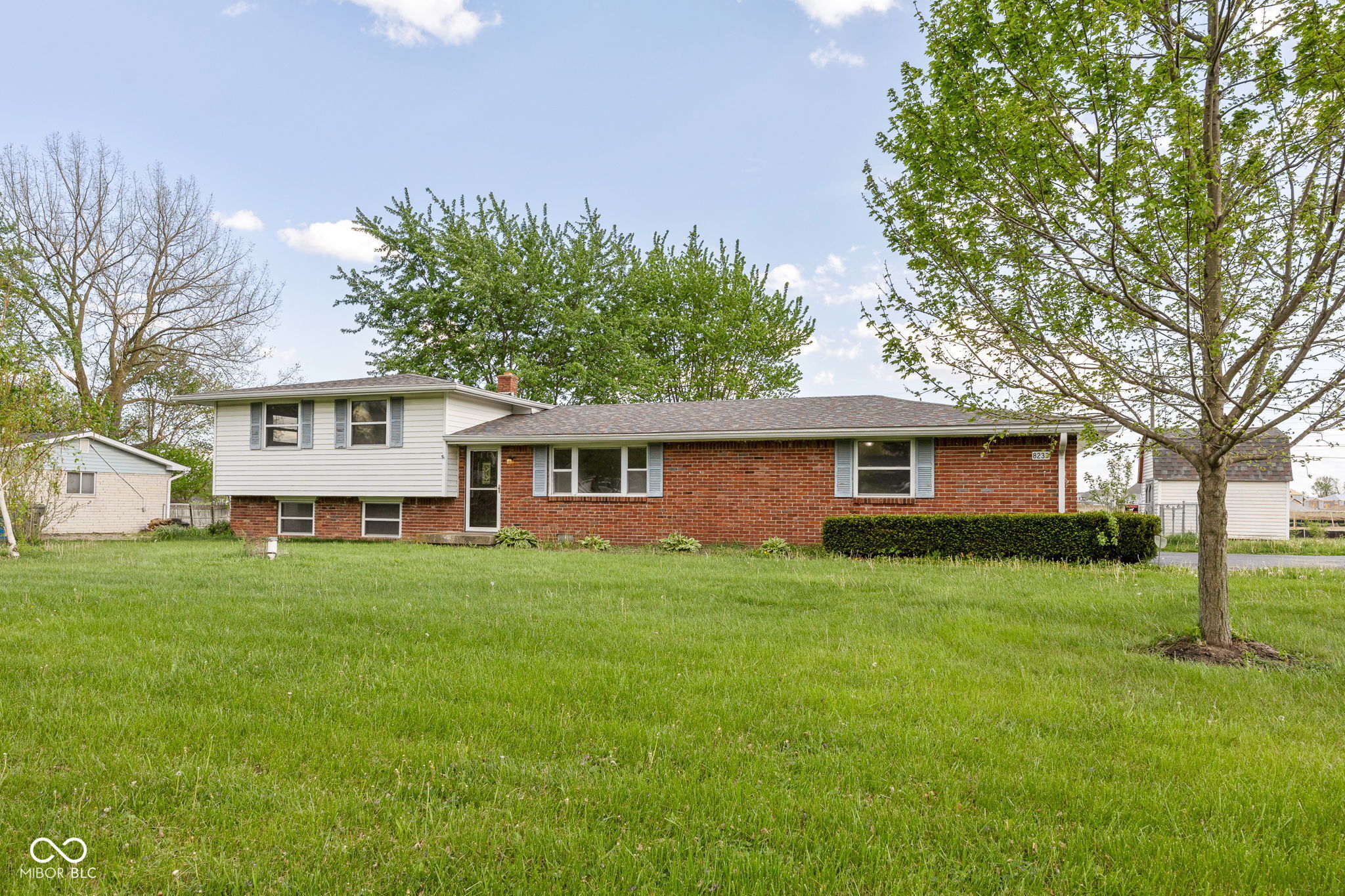 8233 Thompson Road Indianapolis, IN 46239 - Photo 2 of 43