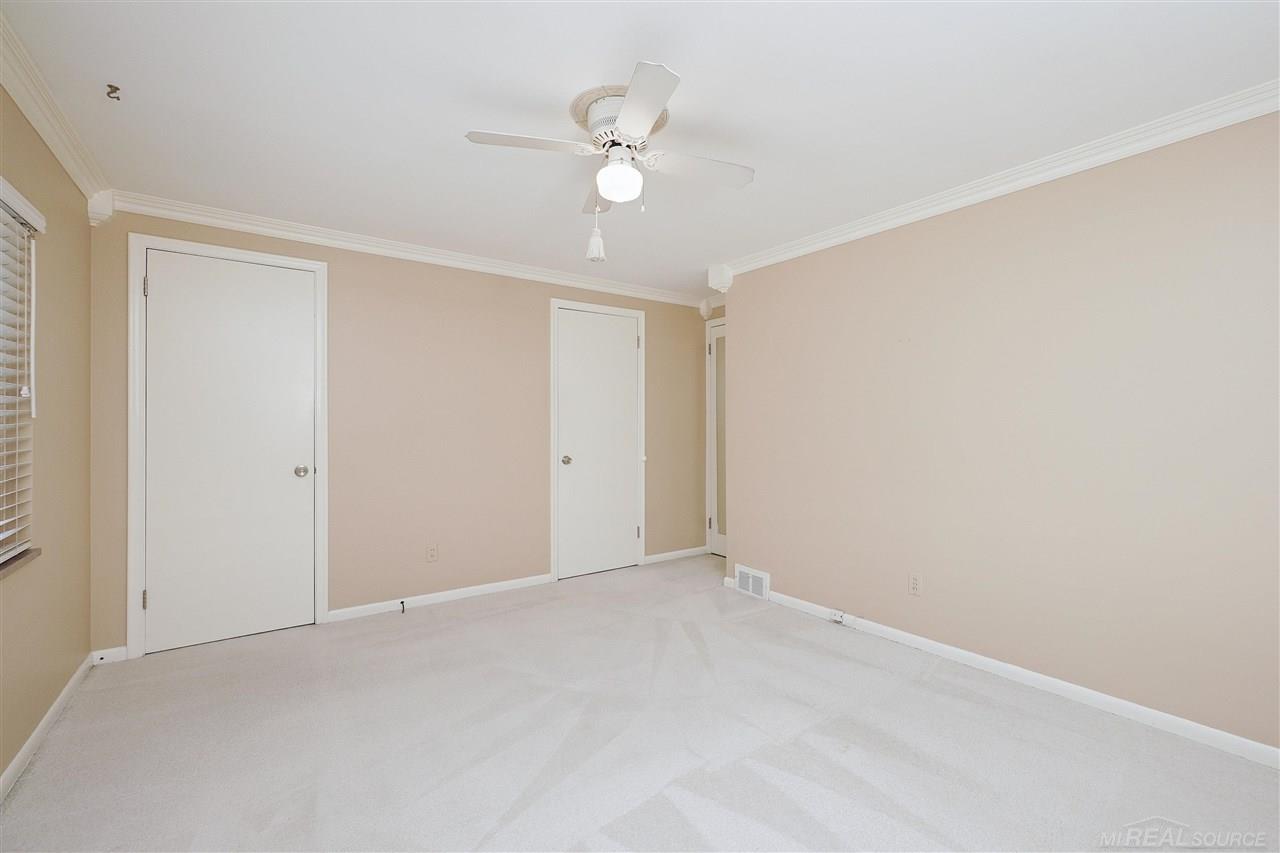 1622 Prestwick Road Grosse Pointe, MI 48236 - Photo 21 of 39 50047451-20.JPG