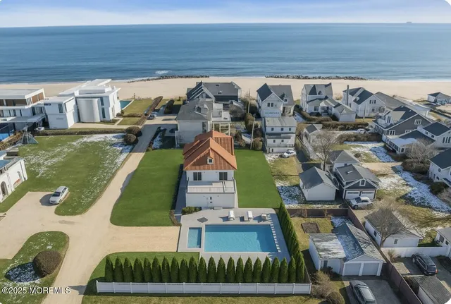 a front view of house with yard