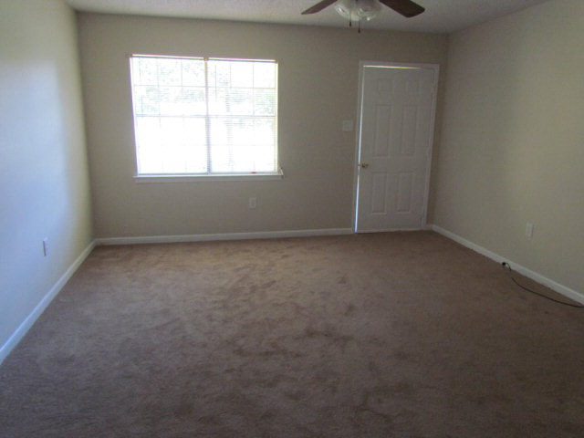 17161 Pettibone Lane Foley, AL 36535 - Photo 4 of 7 Living Room