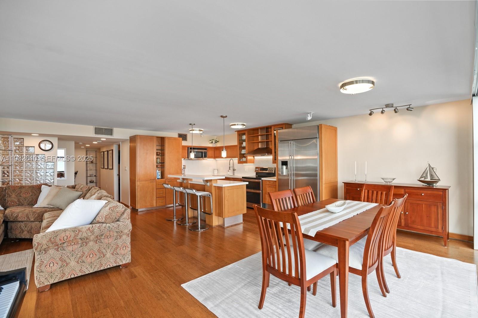 6423 Collins Avenue, Unit 1005 Miami Beach, FL 33141 - Photo 24 of 28