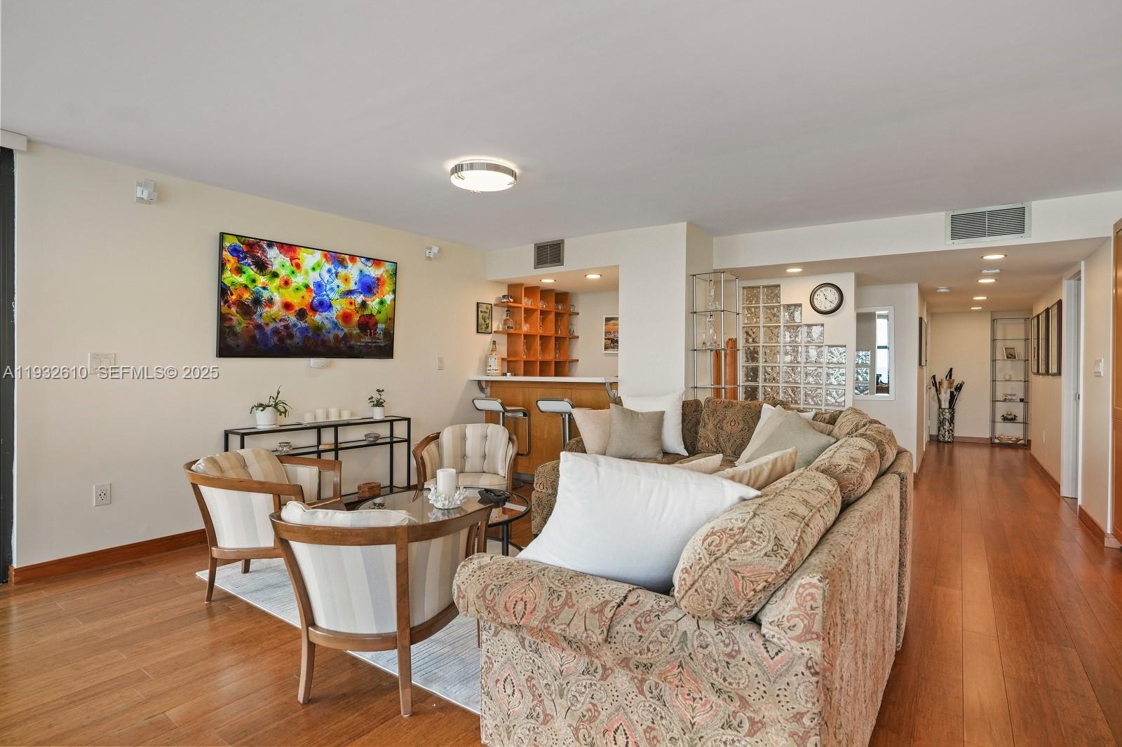 6423 Collins Avenue, Unit 1005 Miami Beach, FL 33141 - Photo 25 of 28