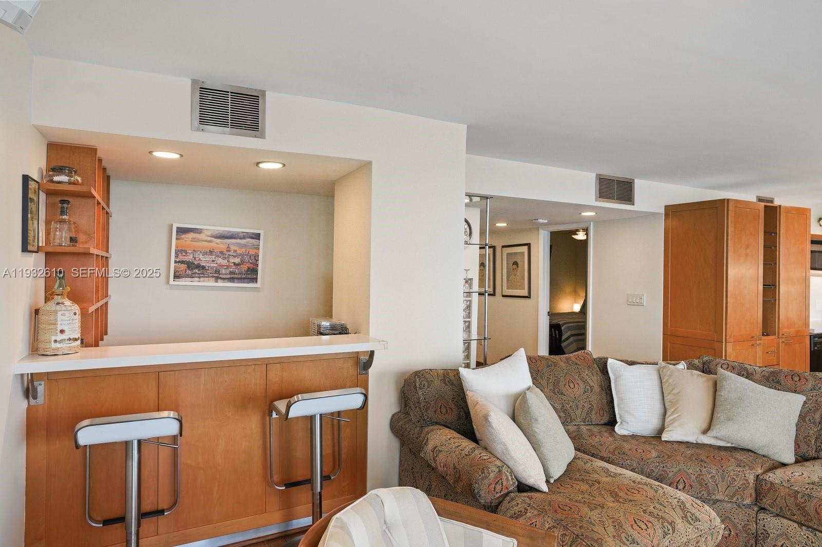 6423 Collins Avenue, Unit 1005 Miami Beach, FL 33141 - Photo 27 of 28