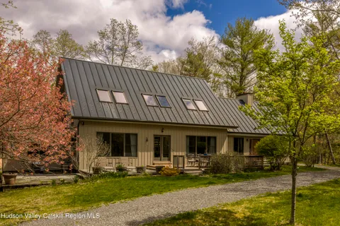$1,195,000 | 115 Bellwood Lane, Saugerties, NY 12477