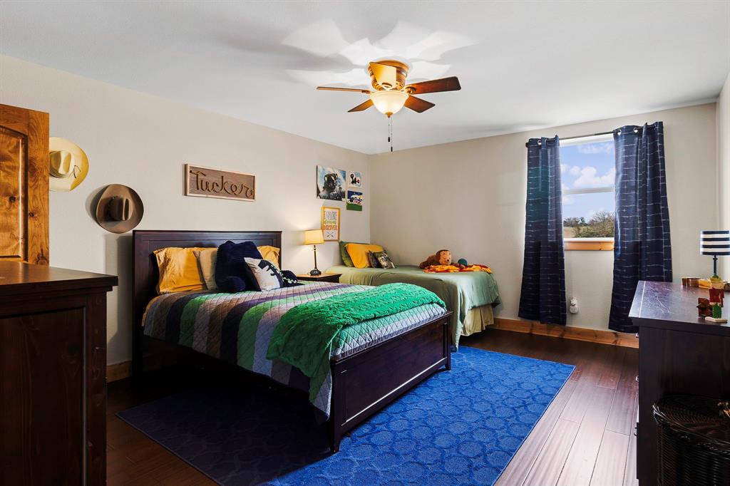 3200 Tx-75 Buffalo, TX 75831 - Photo 19 of 40 a bedroom with bed and window
