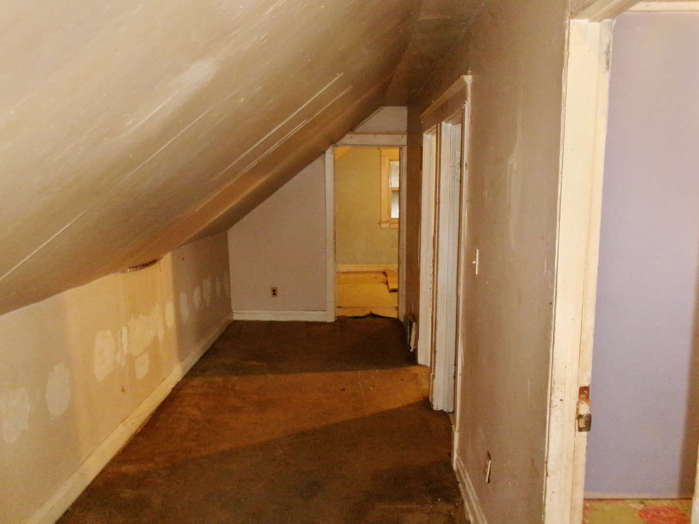 2011 Grey Avenue Evanston, IL 60201 - Photo 11 of 20 a view of a hallway