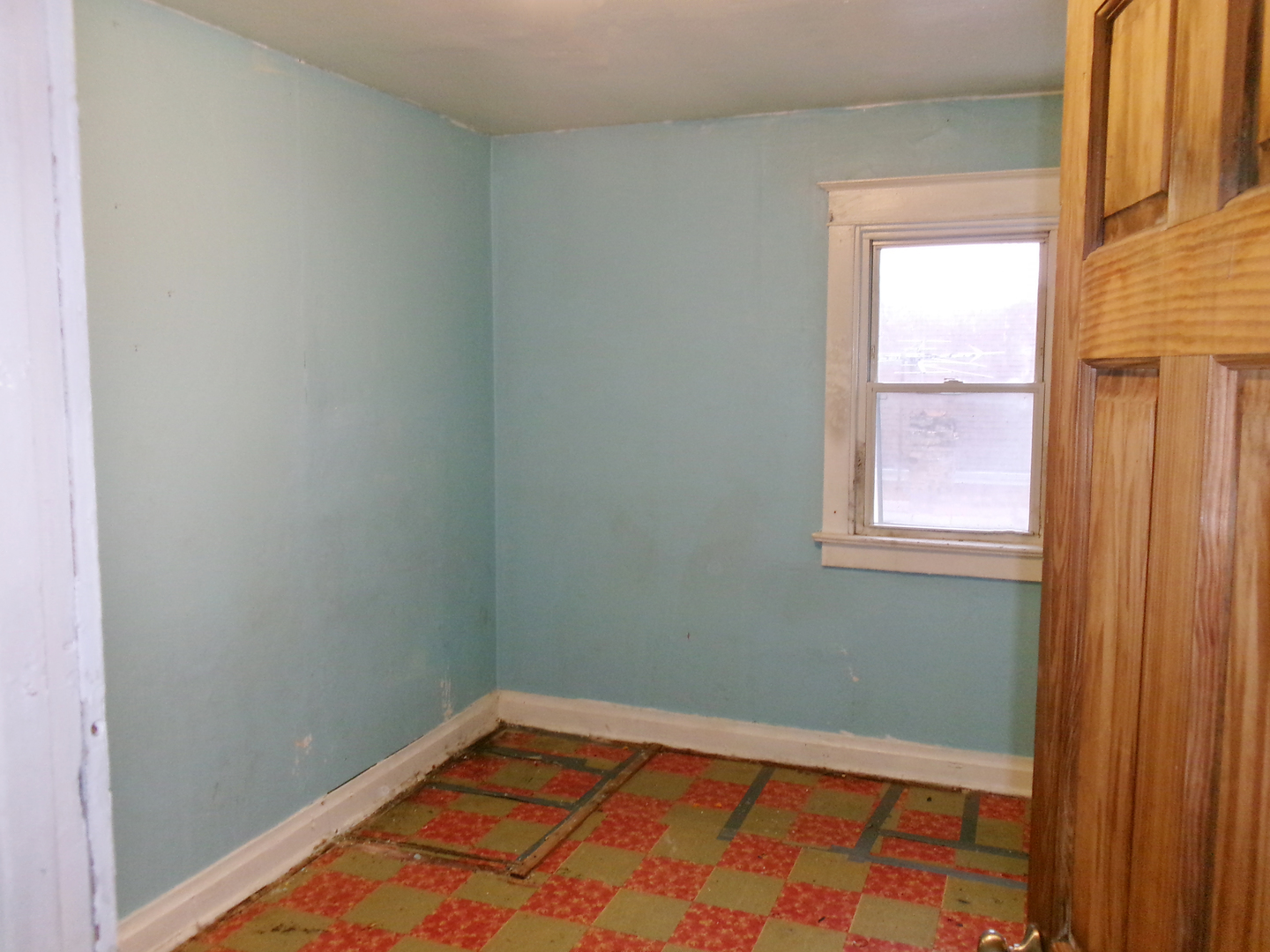 2011 Grey Avenue Evanston, IL 60201 - Photo 14 of 20 a view of a room with window