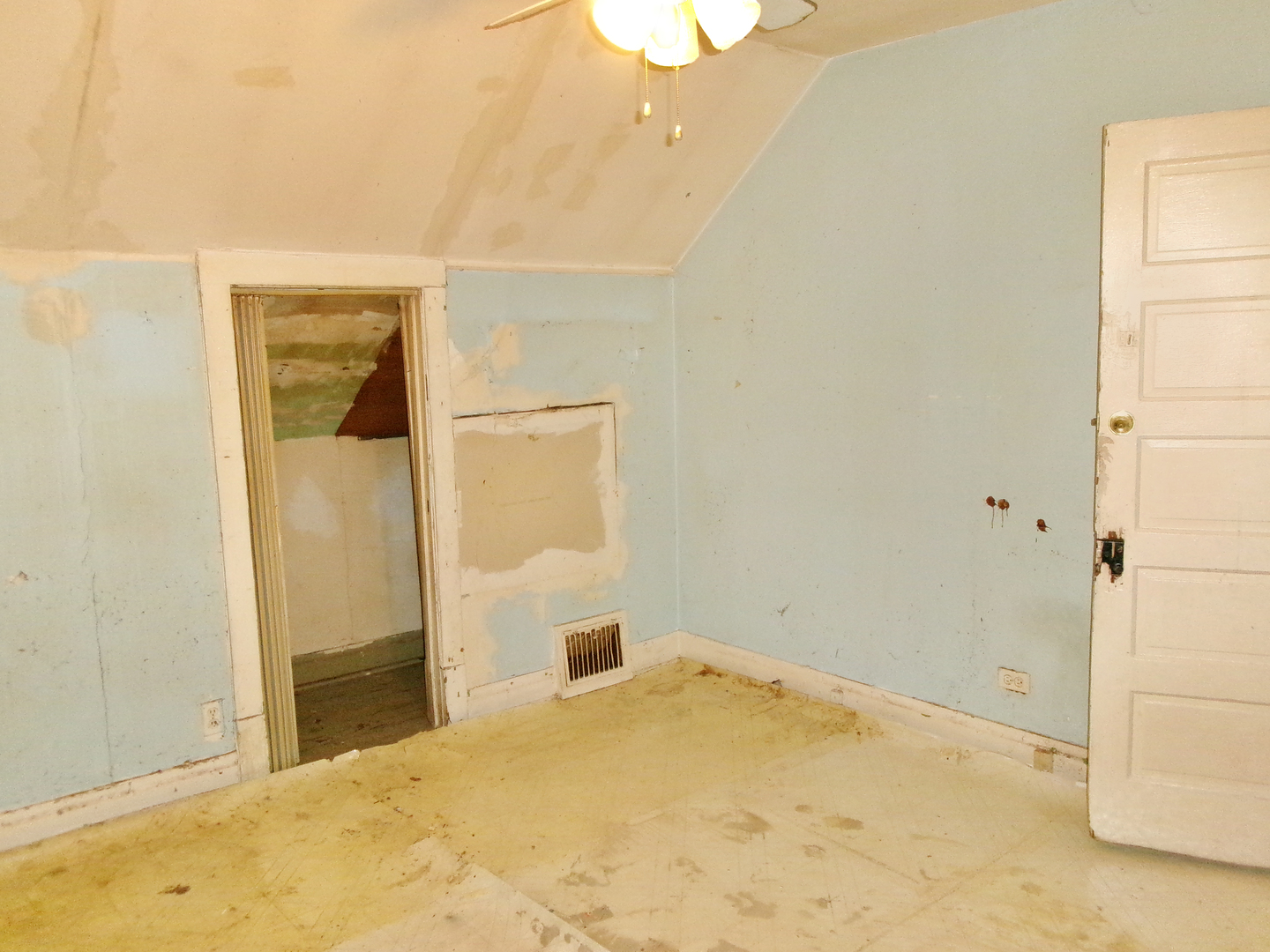 2011 Grey Avenue Evanston, IL 60201 - Photo 17 of 20 a bathroom with a sink