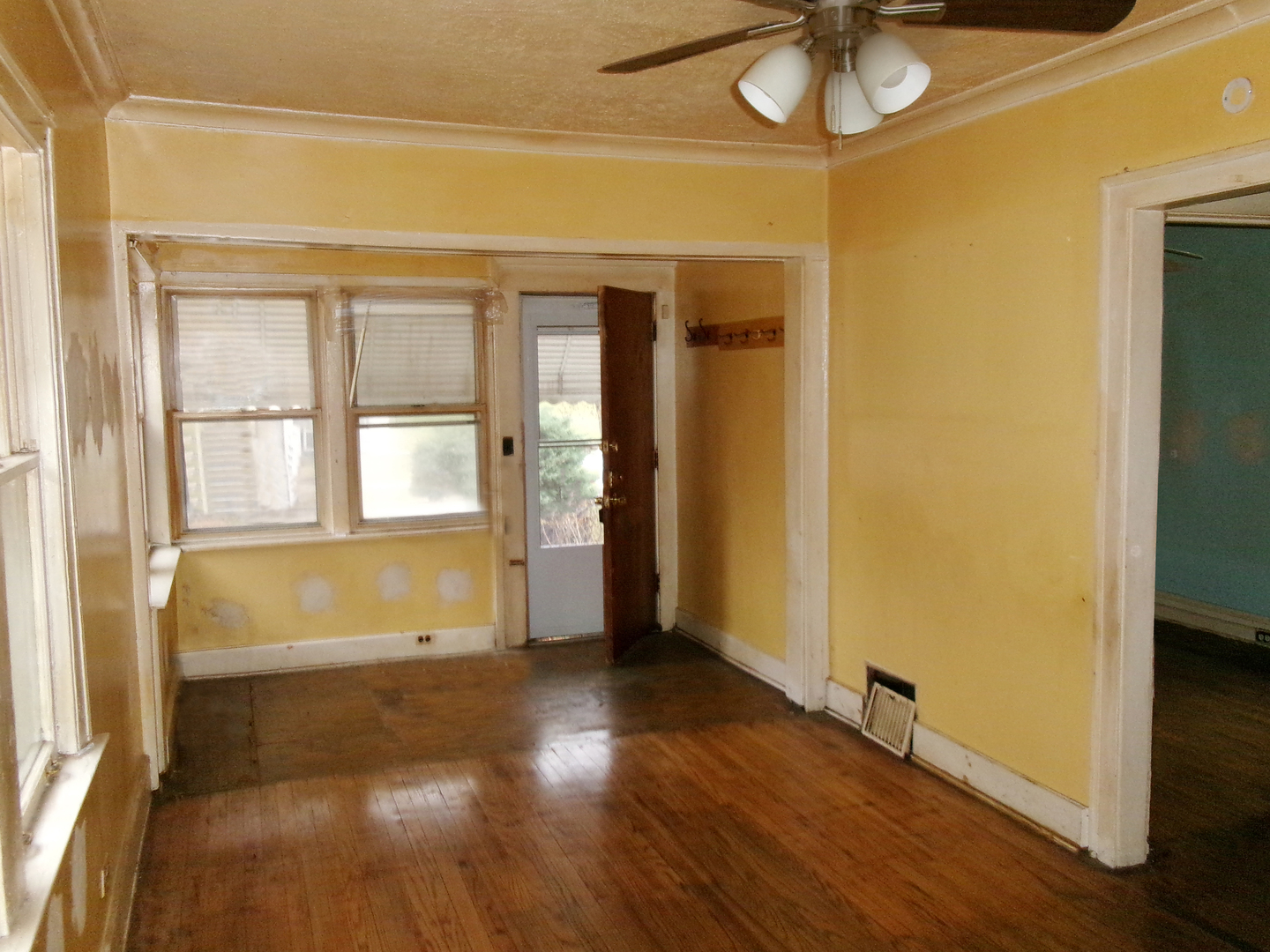 2011 Grey Avenue Evanston, IL 60201 - Photo 2 of 20 a view of empty room with wooden floor and fan