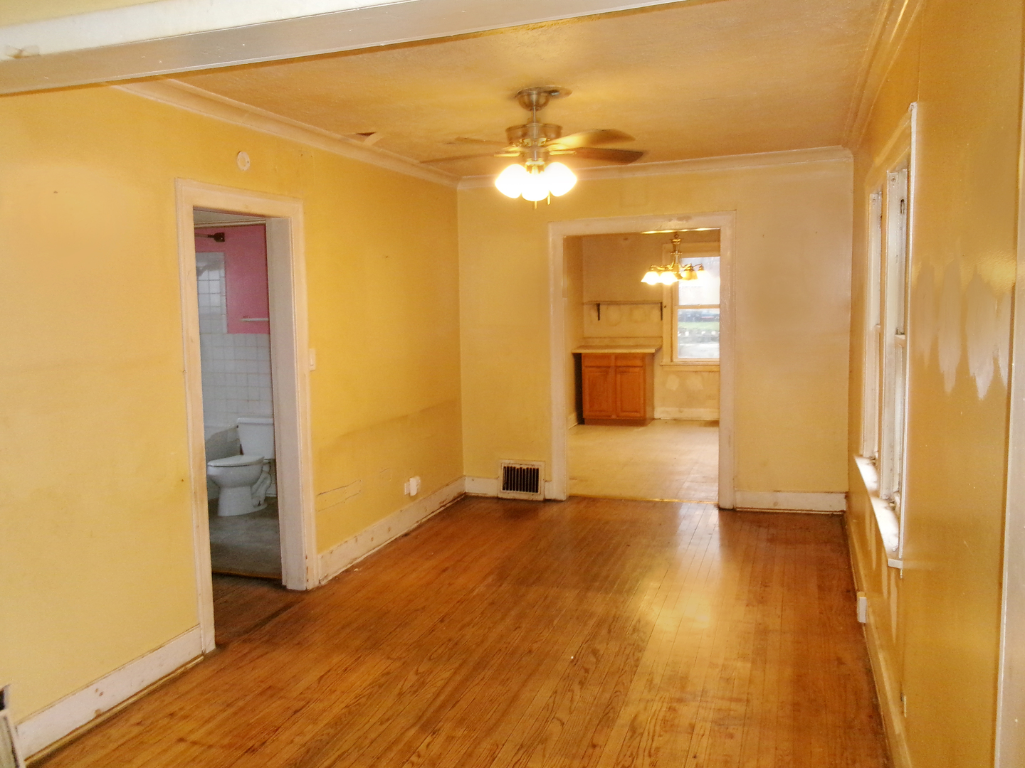 2011 Grey Avenue Evanston, IL 60201 - Photo 4 of 20 a view of a room with wooden floor
