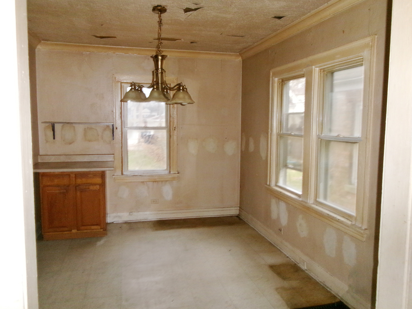 2011 Grey Avenue Evanston, IL 60201 - Photo 5 of 20 a room with window and a chandelier