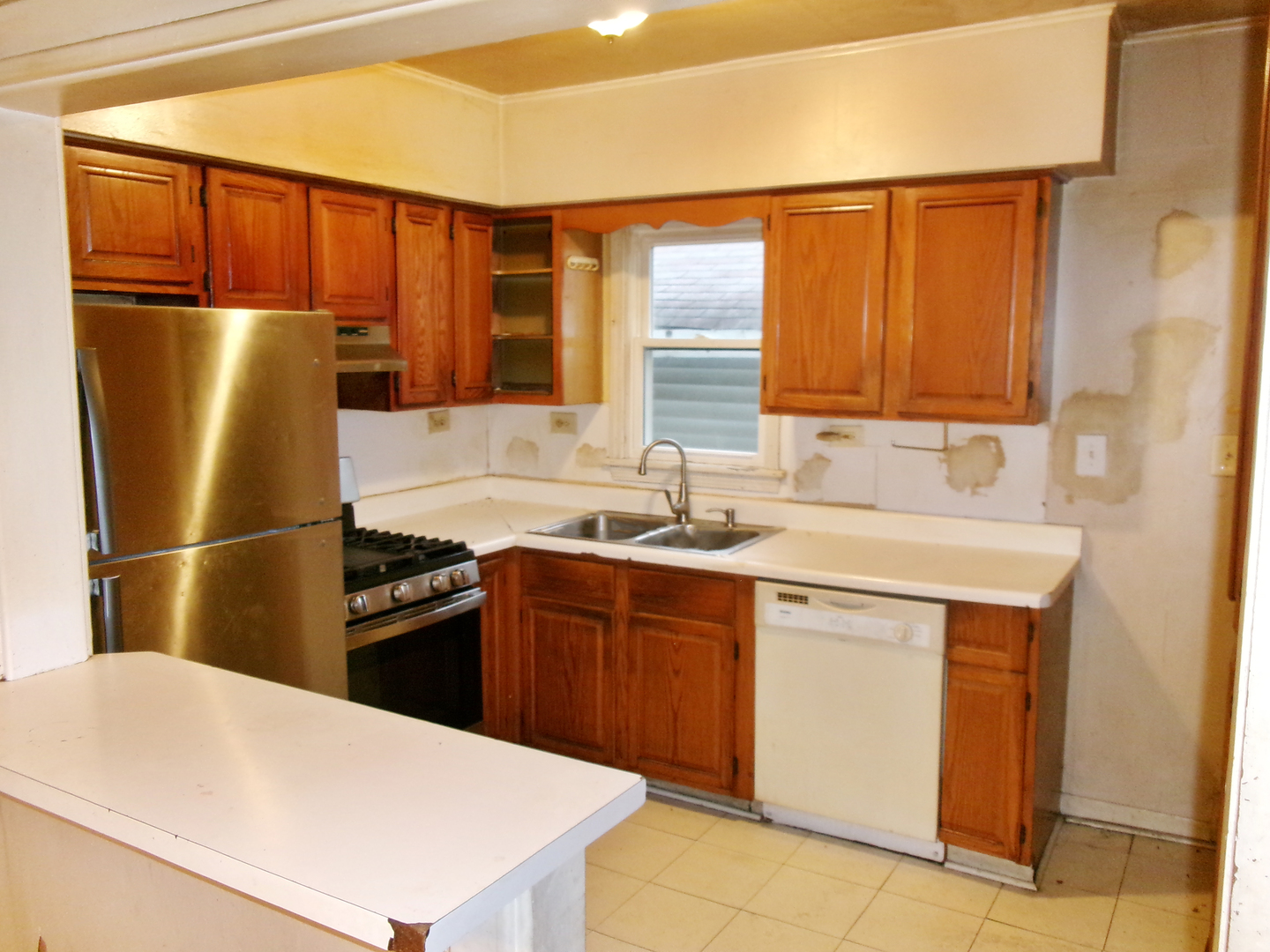 2011 Grey Avenue Evanston, IL 60201 - Photo 7 of 20 a kitchen with a refrigerator sink and stove