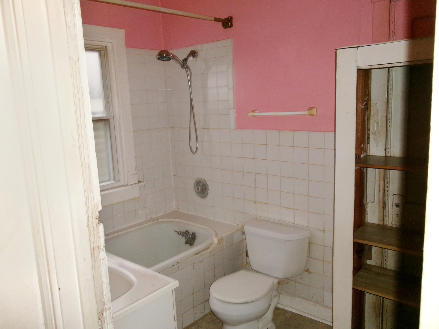 2011 Grey Avenue Evanston, IL 60201 - Photo 9 of 20 a bathroom with a toilet and a shower