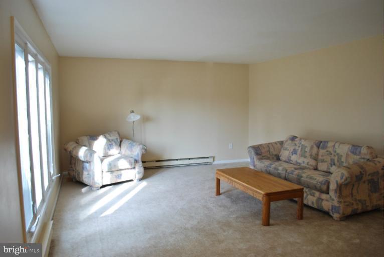 15207 Peach Orchard Road Silver Spring, MD 20905 - Photo 8 of 30 Living Room