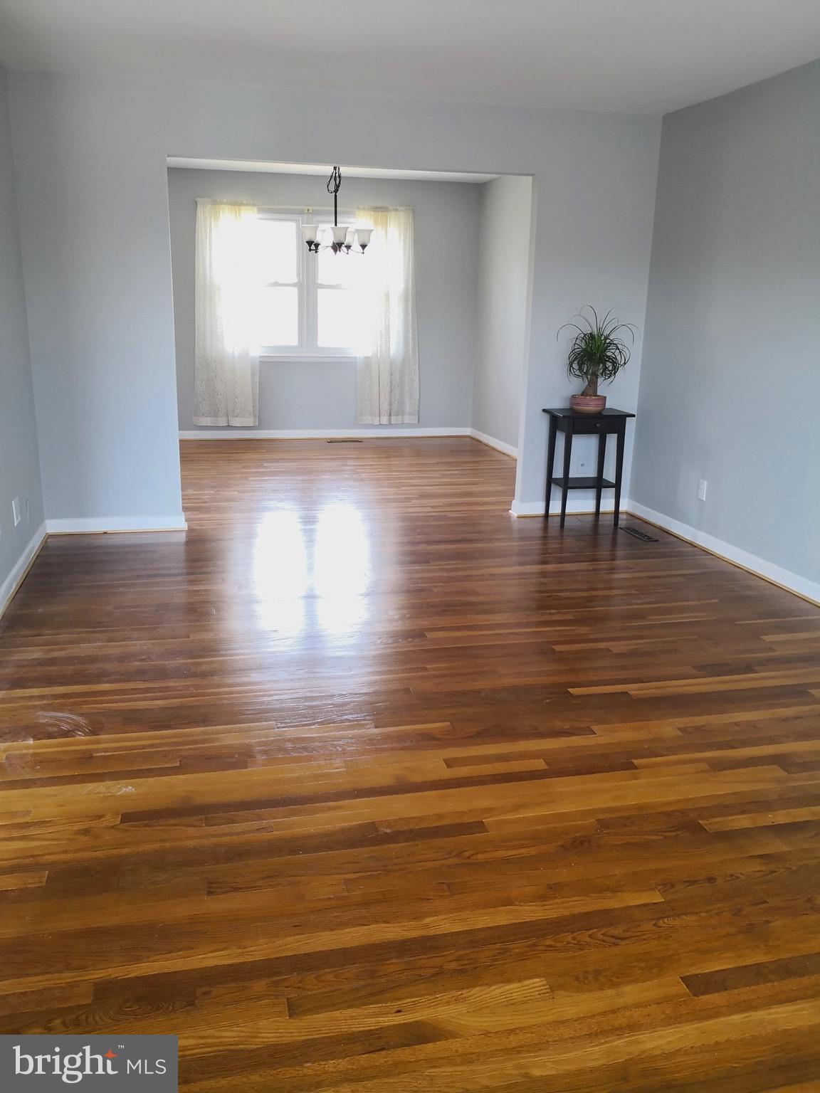 10116 Charington Road Cockeysville, MD 21030 - Photo 11 of 34 Living room